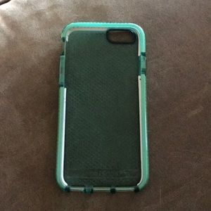 Turquoise iPhone 6/6s case (tech 21)